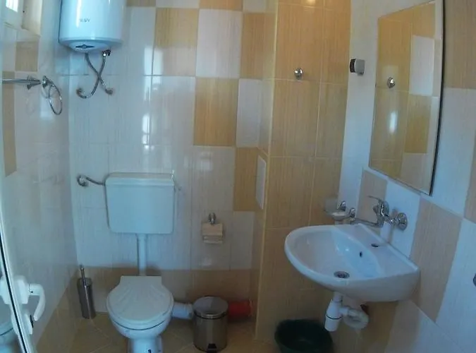 Hotel Aia Kavatsi 2*