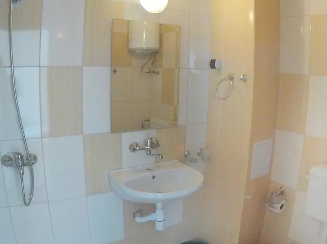 Hotel Aia Kavatsi 2*