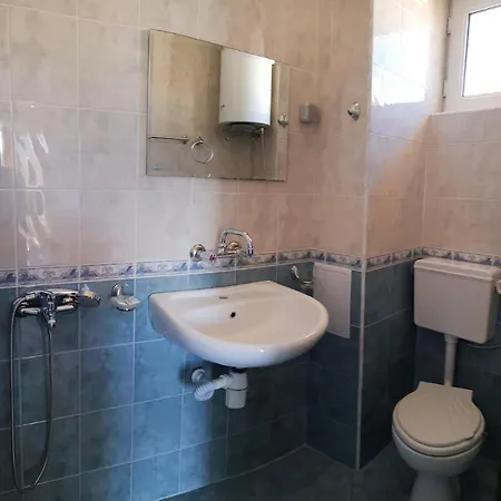 Хотел аиа каваци 2*